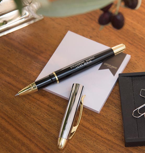 Stift und Papier für den Kontakt